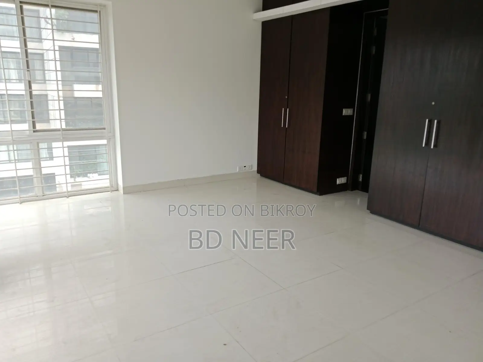 গুলশান ২ নর্থ সাইডে লেক ভিউ ৩০০০ বর্গফুটের ৩ বেডরুমের অ্যাপার্টমেন্ট ভাড়ার জন্য