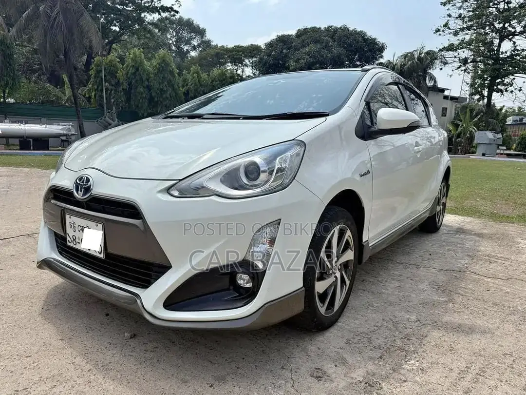 Toyota Aqua 2015 Off White