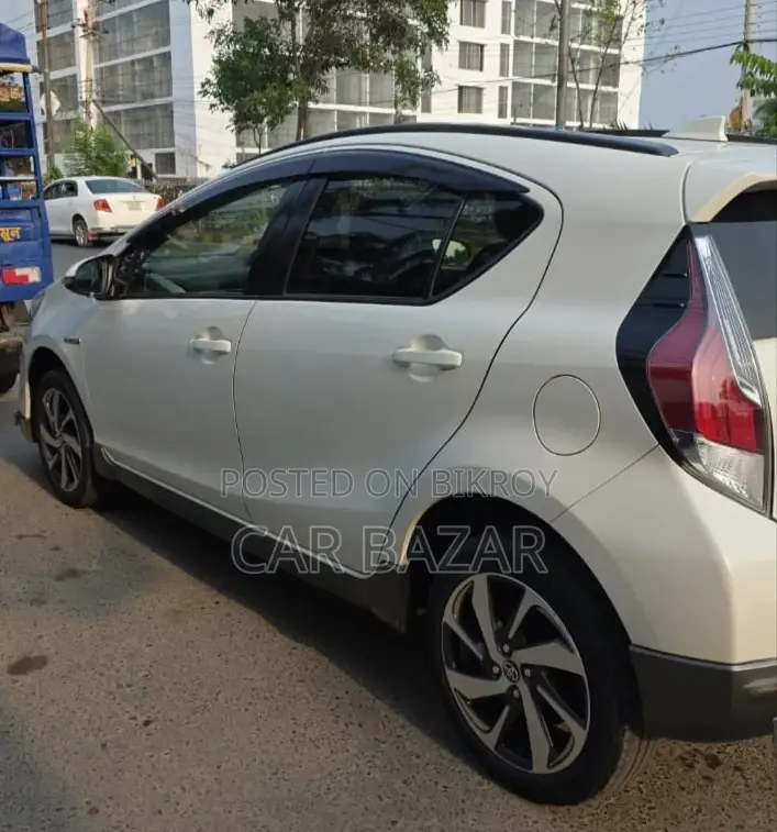 Toyota Aqua 2015 Off White