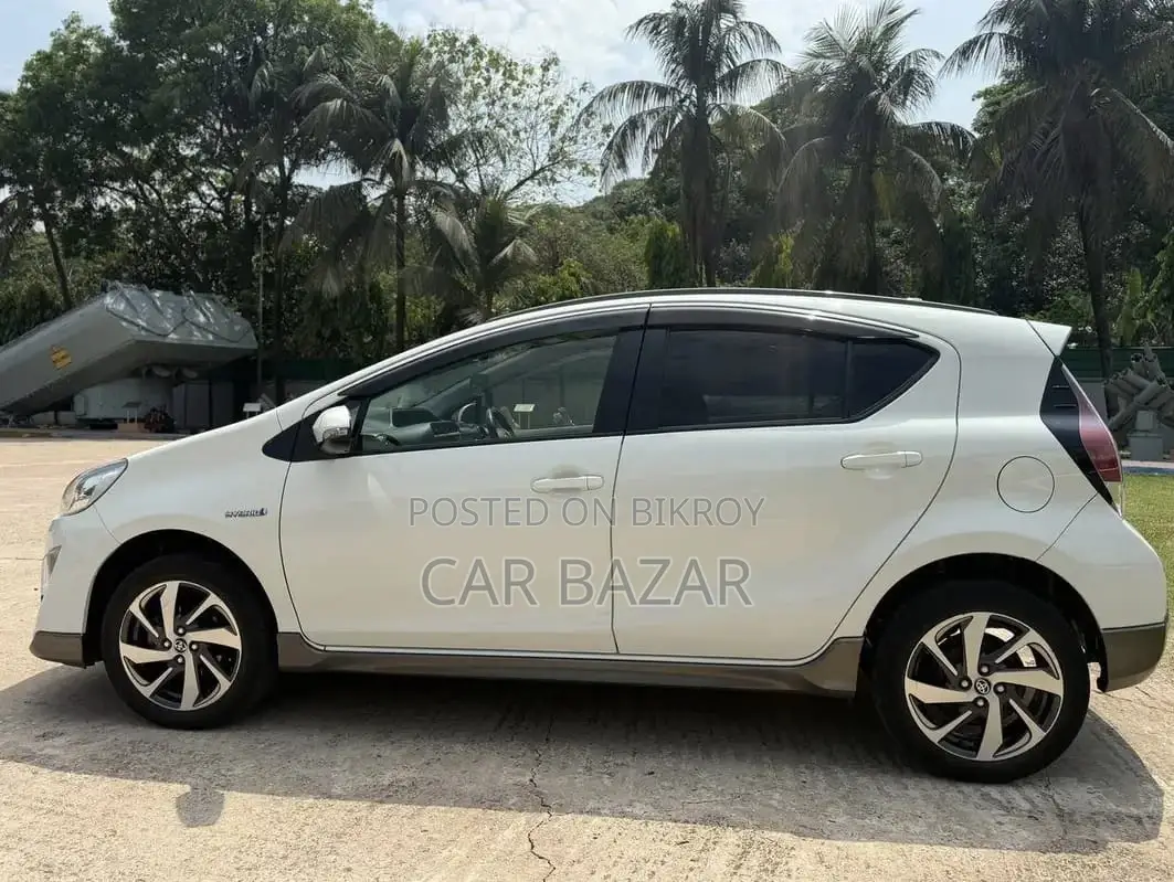 Toyota Aqua 2015 Off White