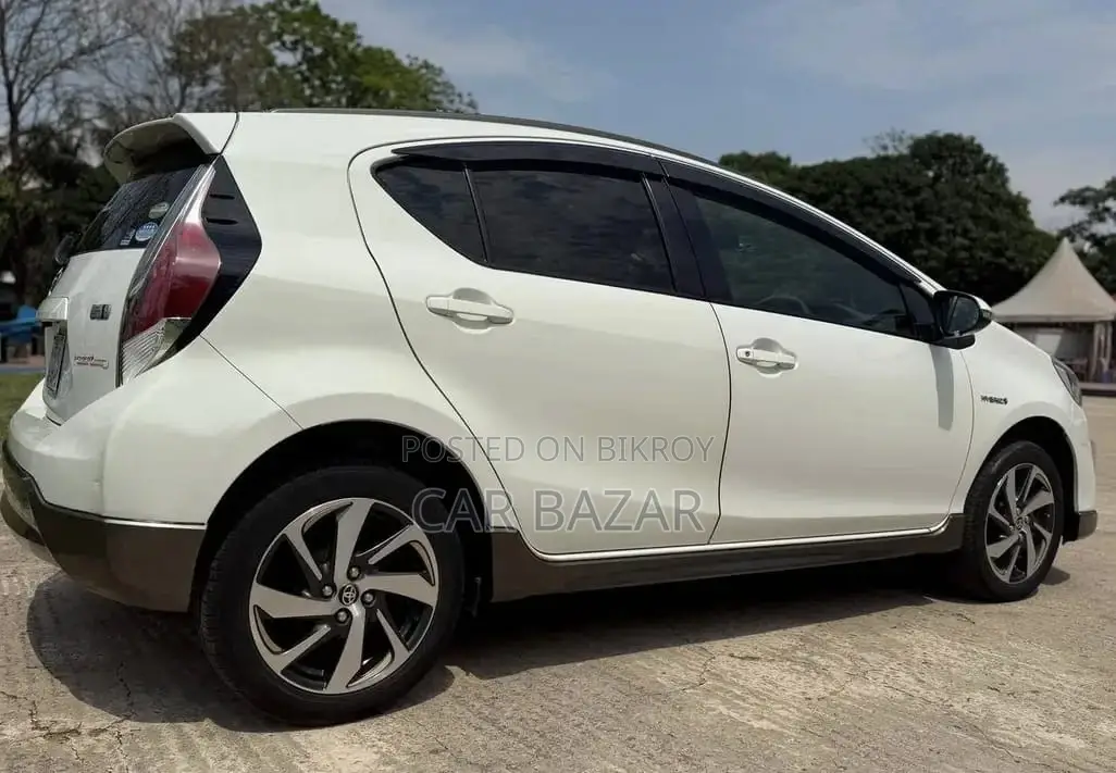 Toyota Aqua 2015 Off White