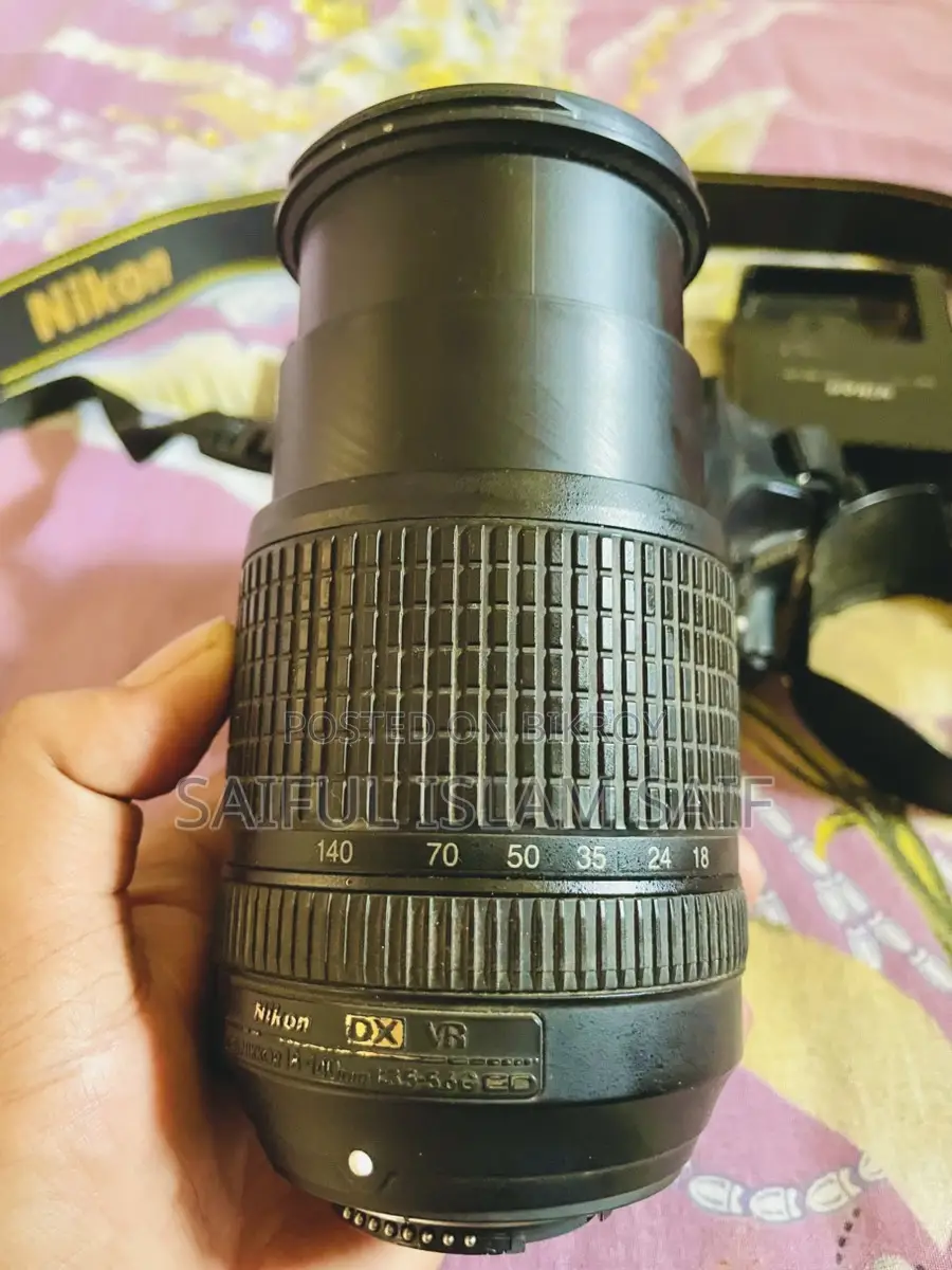 Nikon D3200 with 18-140 master zoom lens