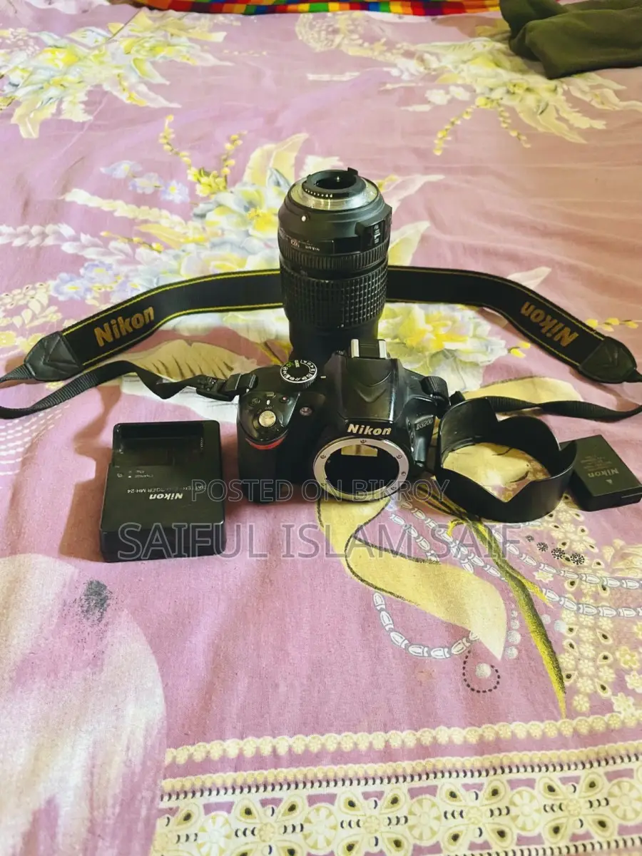 Nikon D3200 with 18-140 master zoom lens