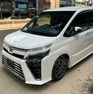 Toyota Voxy ZS Kiramik Non-Hybrid Pearl 2020