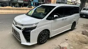 Toyota Voxy ZS Kiramik Non-Hybrid Pearl 2020