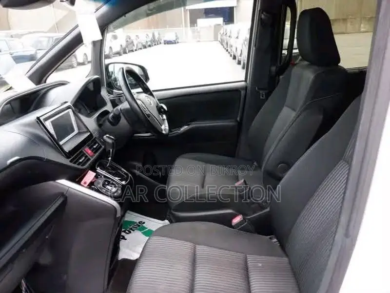 Toyota Voxy ZS Kiramik Non-Hybrid Pearl 2020