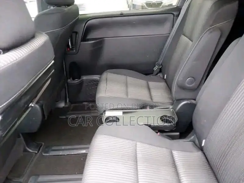 Toyota Voxy ZS Kiramik Non-Hybrid Pearl 2020