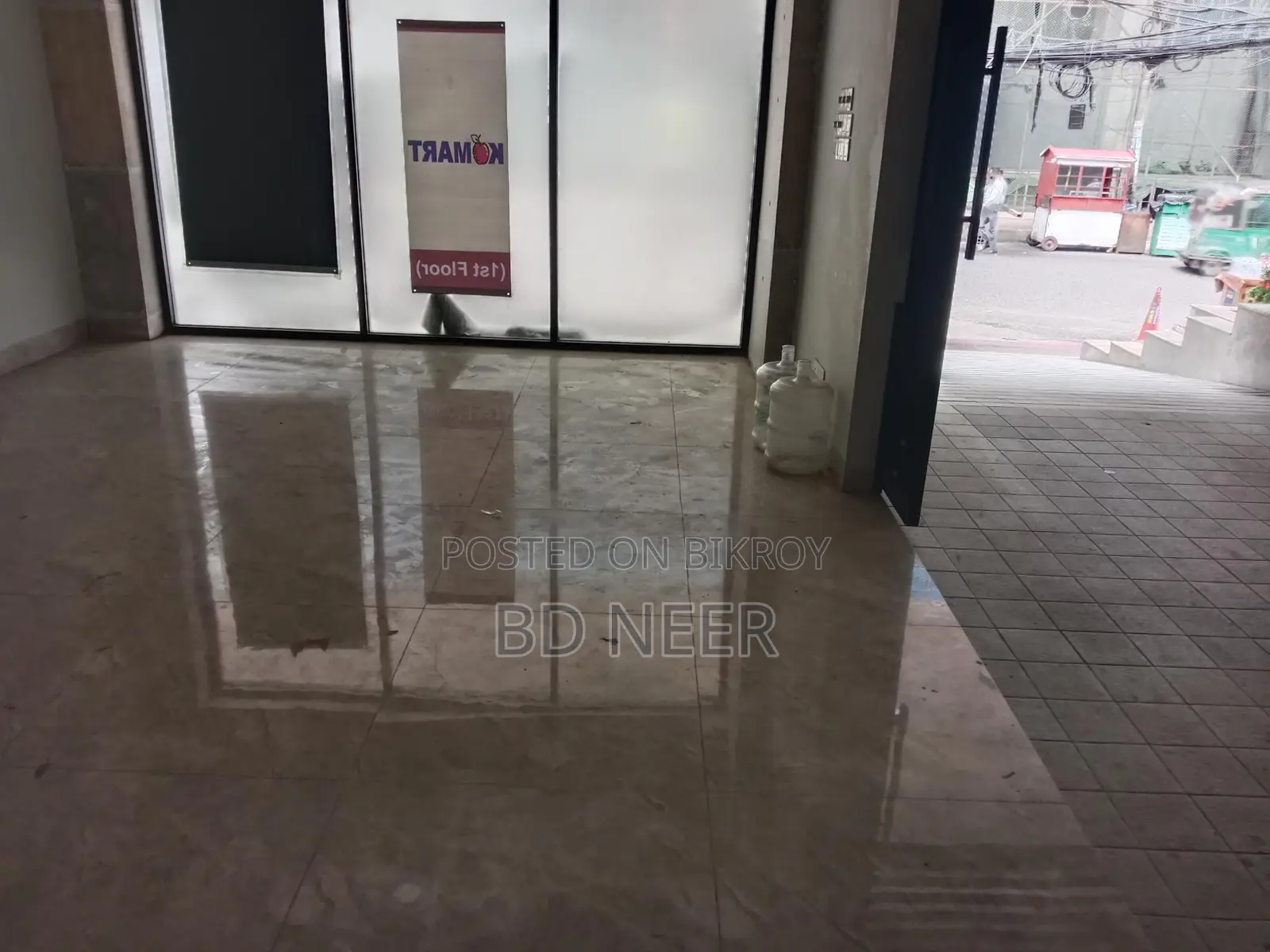 গুলশান-২ এ কফি শপ/রেস্তোরাঁ/অন্যান্য ব্যবহারের জন্য নিচতলায় ৭৫০ বর্গফুট জায়গা ভাড়া হবে