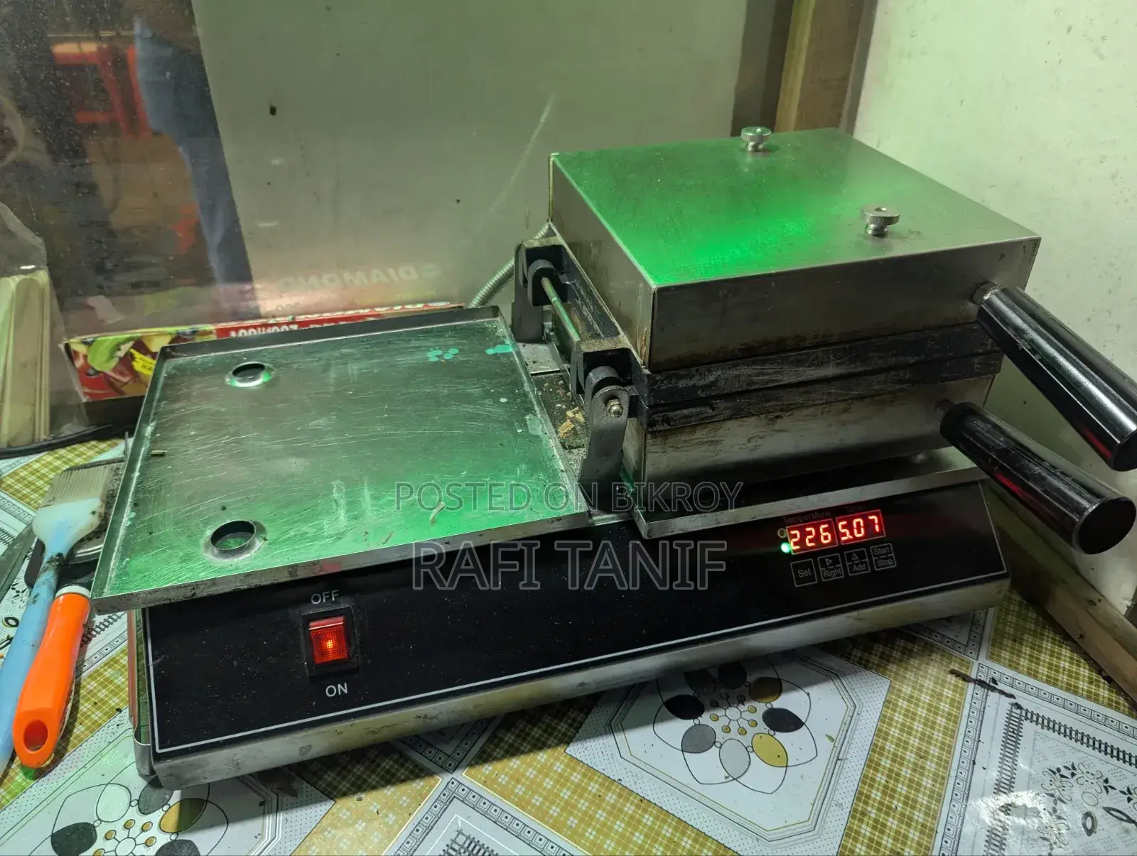 Waffle Machine