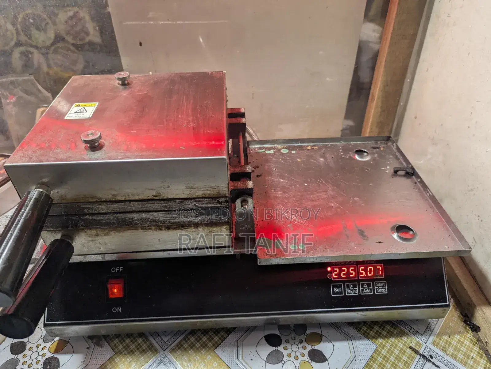 Waffle Machine