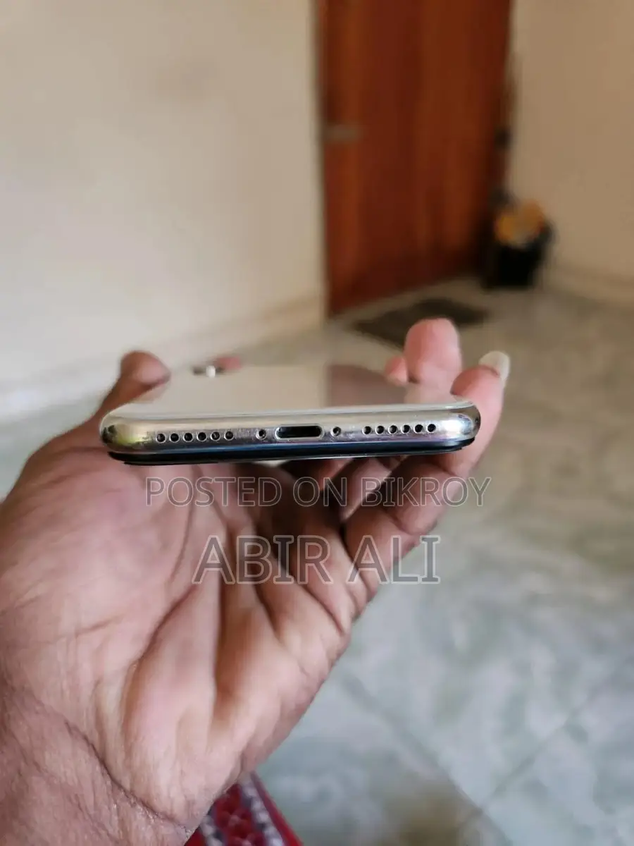 Apple iPhone X . (Used)