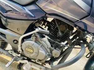 Bajaj Pulsar 150 . 2017
