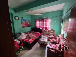 1000 Sq Ft Ready Flat for Sale