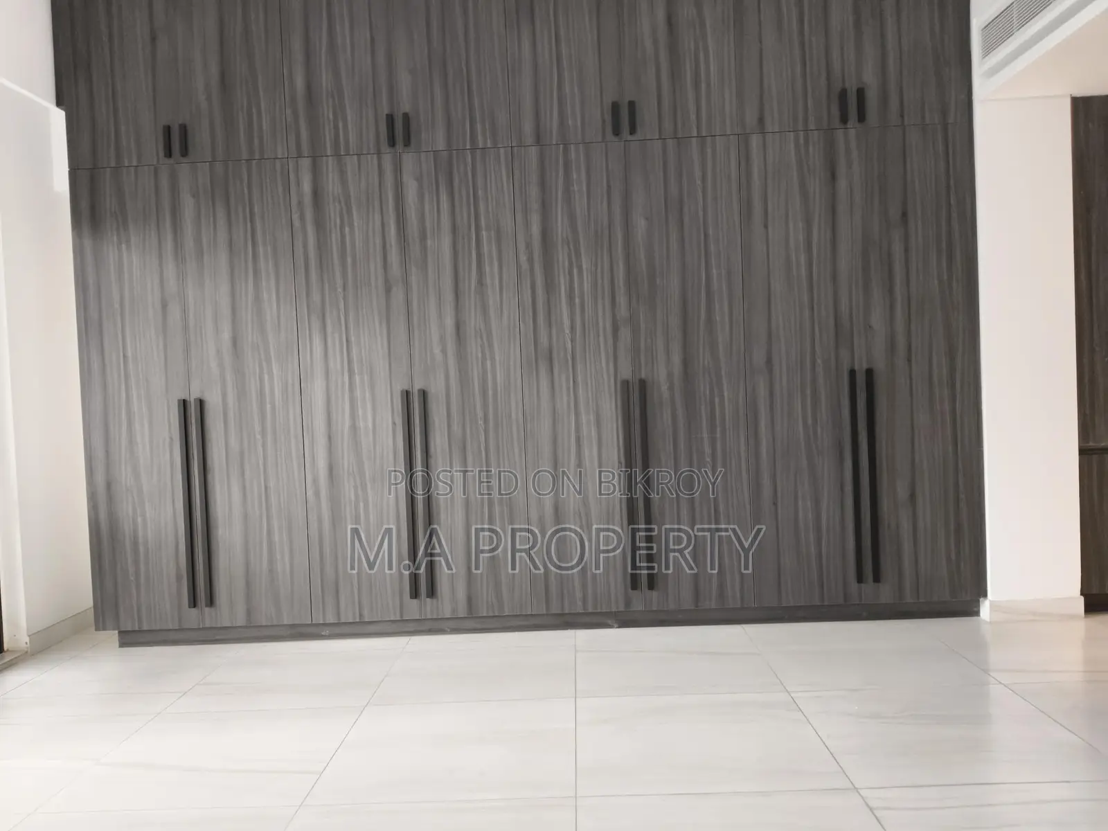 Rent 4-Bed Apartment 4500sqft 2-Carpark Gulshan North