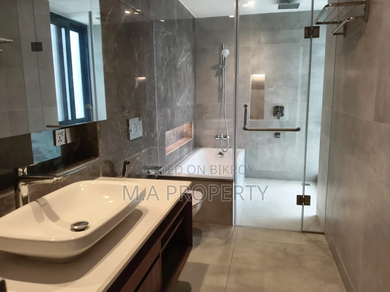 Rent 4-Bed Apartment 4500sqft 2-Carpark Gulshan North