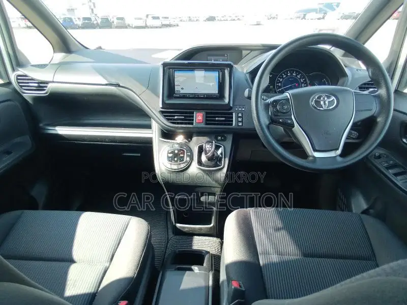 Toyota Noah 2021