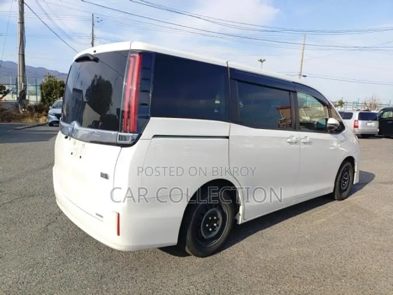 Toyota Noah 2021