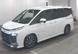 Toyota Voxy SZ HYB WITH LEG REST 2022