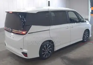 Toyota Voxy SZ HYB WITH LEG REST 2022