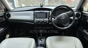 Toyota Axio Corolla X Cng 2013