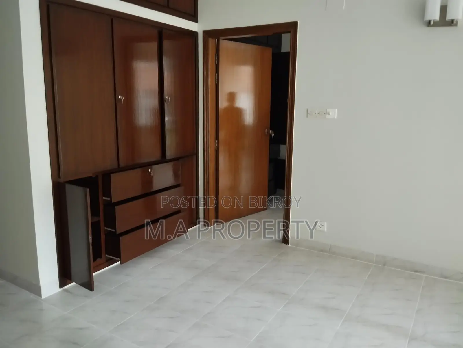 GOOD QUALITY UNFURNISHED FLAT RENT IN GULSHAN 2
