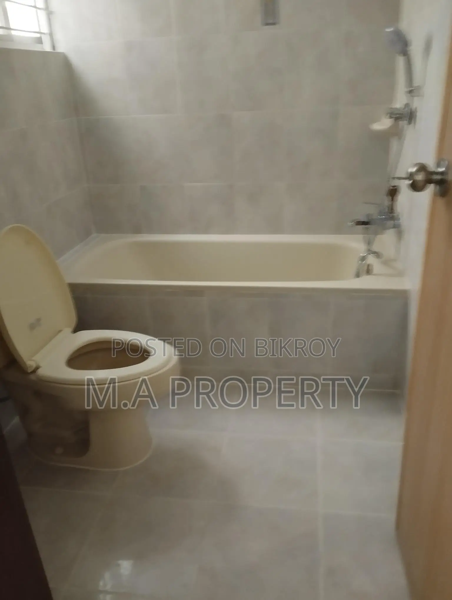 GOOD QUALITY UNFURNISHED FLAT RENT IN GULSHAN 2