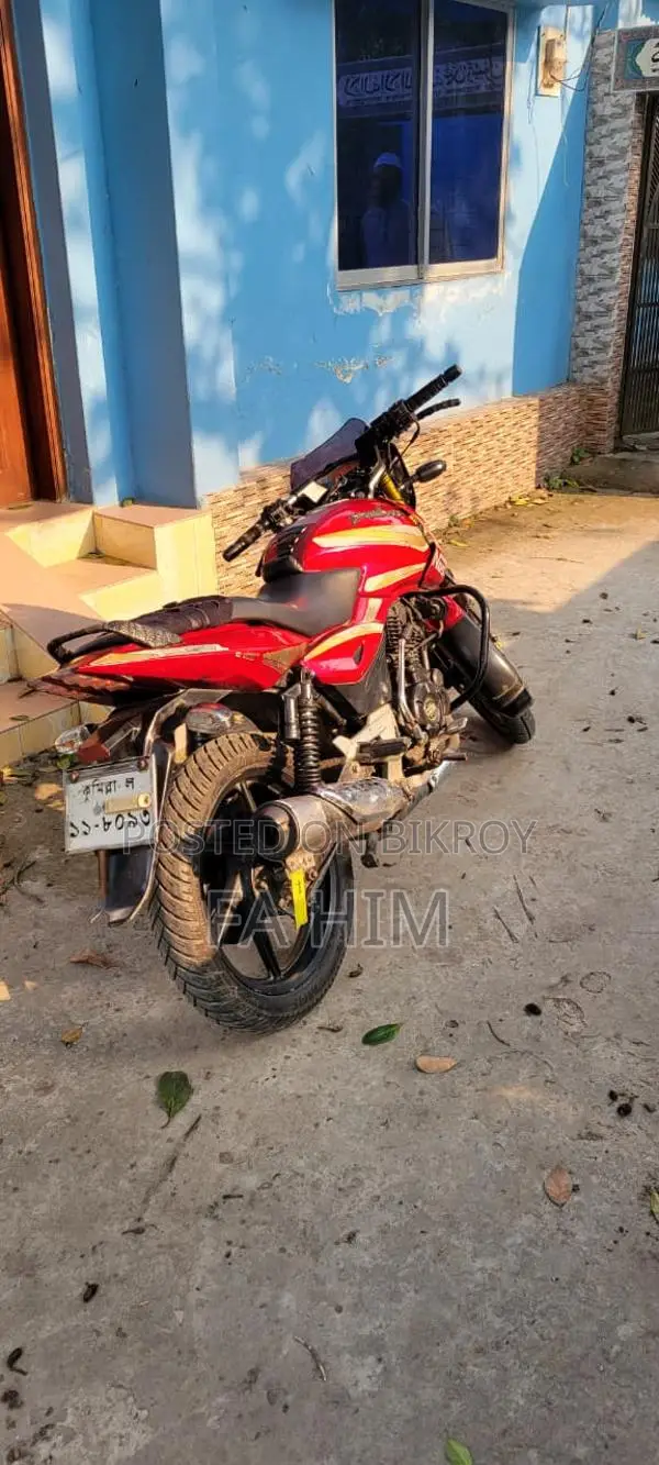Bajaj Pulsar 150 . 2012