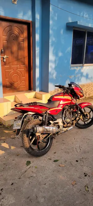 Bajaj Pulsar 150 . 2012