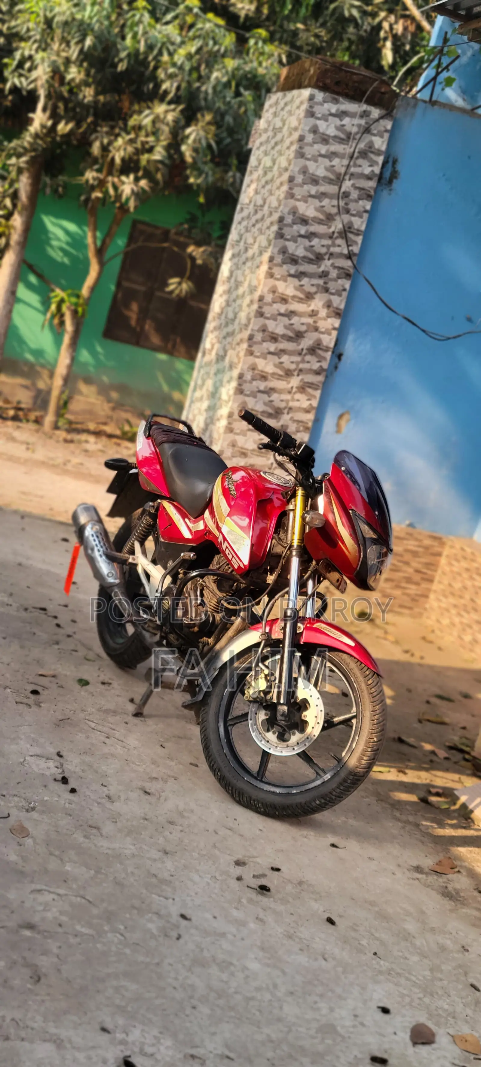 Bajaj Pulsar 150 . 2012