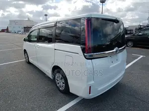 Toyota Noah Non Hybrid X Pearl 2021