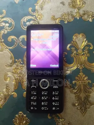 Walton button mobile (Used)