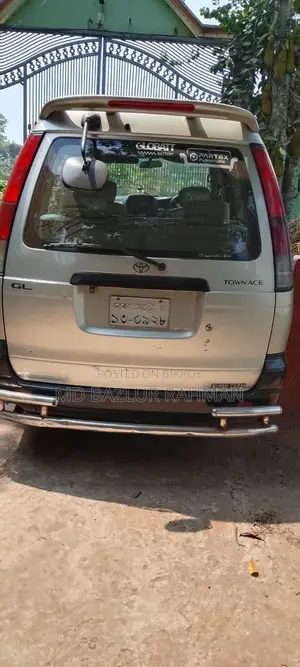 Toyota Noah 2003
