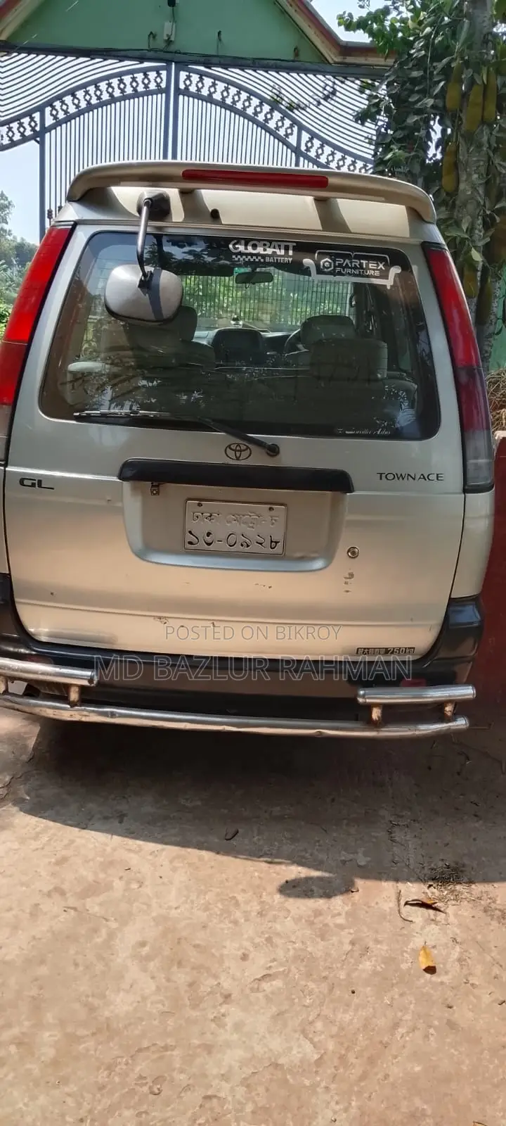 Toyota Noah 2003