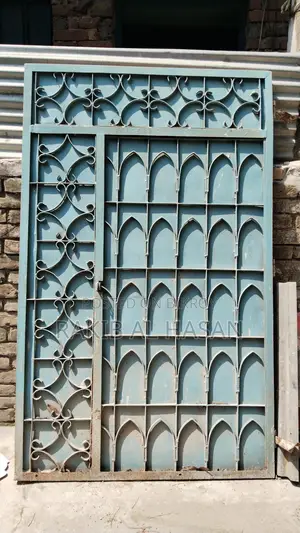 বাড়ির গেট