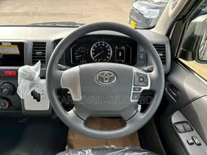 Toyota Hiace GL DUAL AC LED 2021