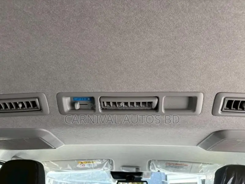 Toyota Hiace GL DUAL AC LED 2021