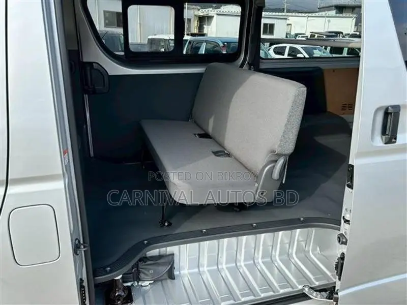 Toyota Hiace GL DUAL AC LED 2021