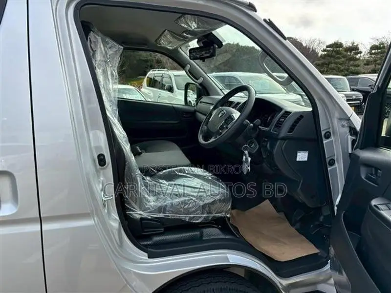 Toyota Hiace GL DUAL AC LED 2021