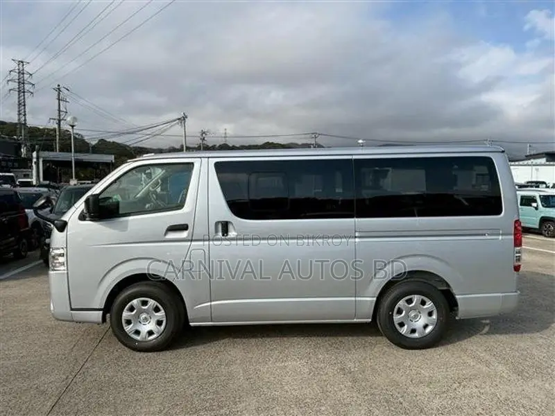 Toyota Hiace GL DUAL AC LED 2021