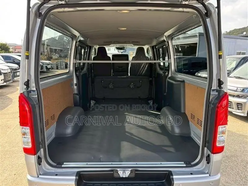 Toyota Hiace GL DUAL AC LED 2021