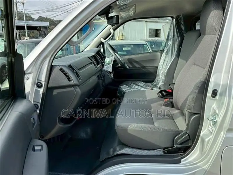 Toyota Hiace GL DUAL AC LED 2021