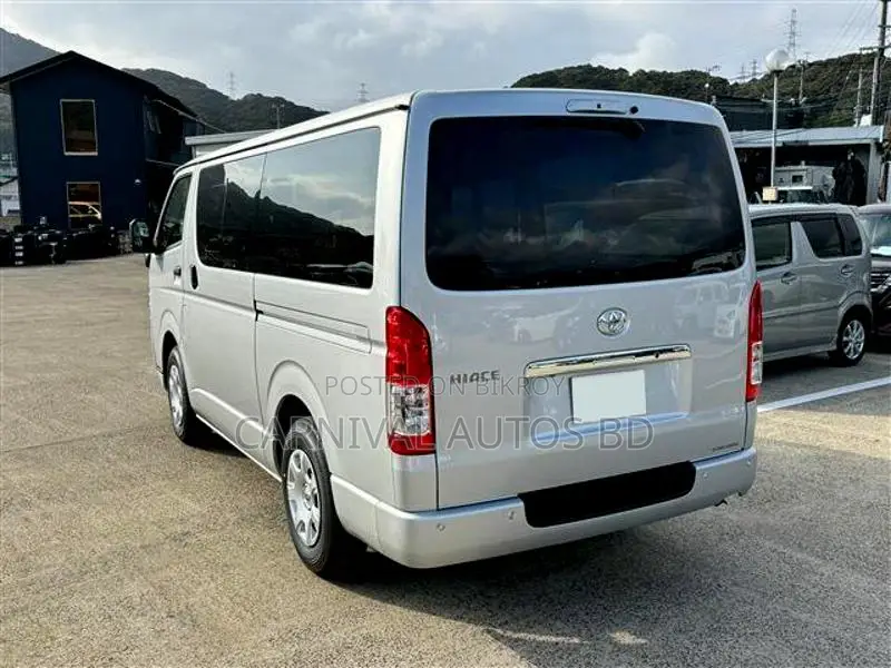 Toyota Hiace GL DUAL AC LED 2021