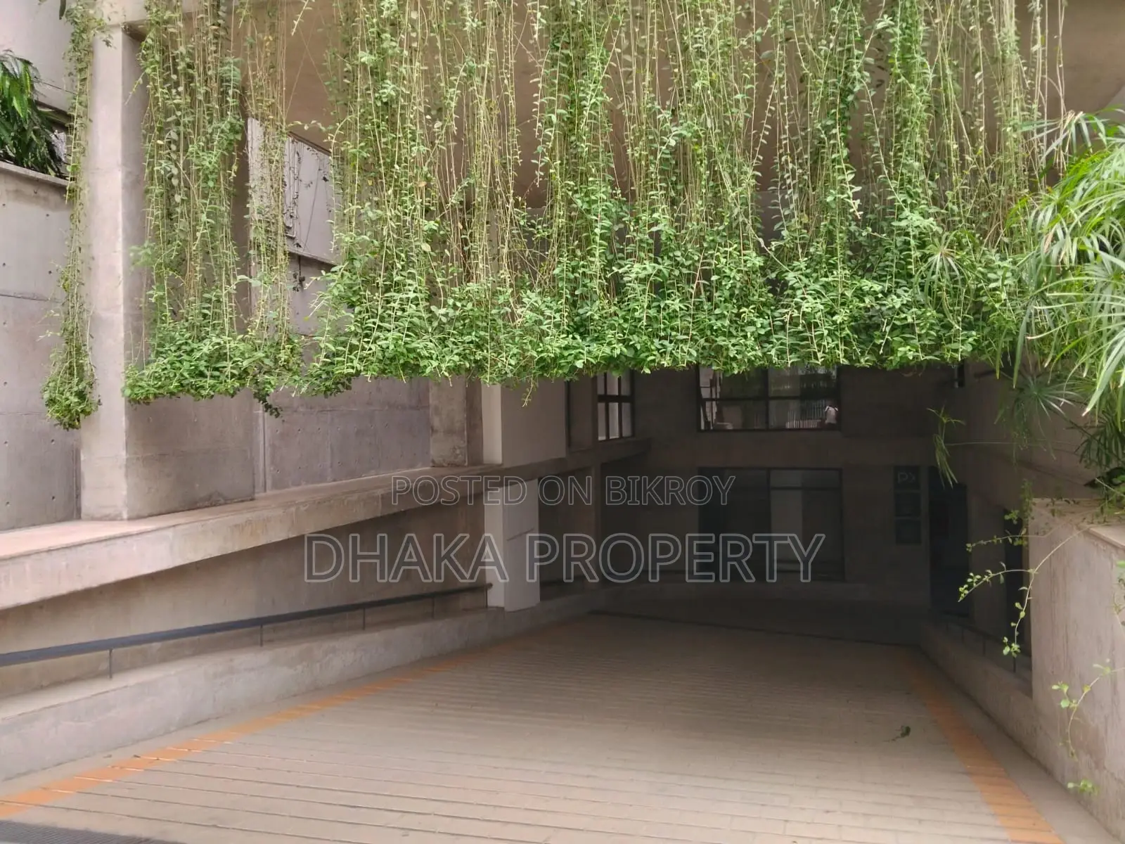 4000 SqFt. 4 Bedroom Brand New Single unit Apartment Rent at Baridhara Diplomatic Zone.