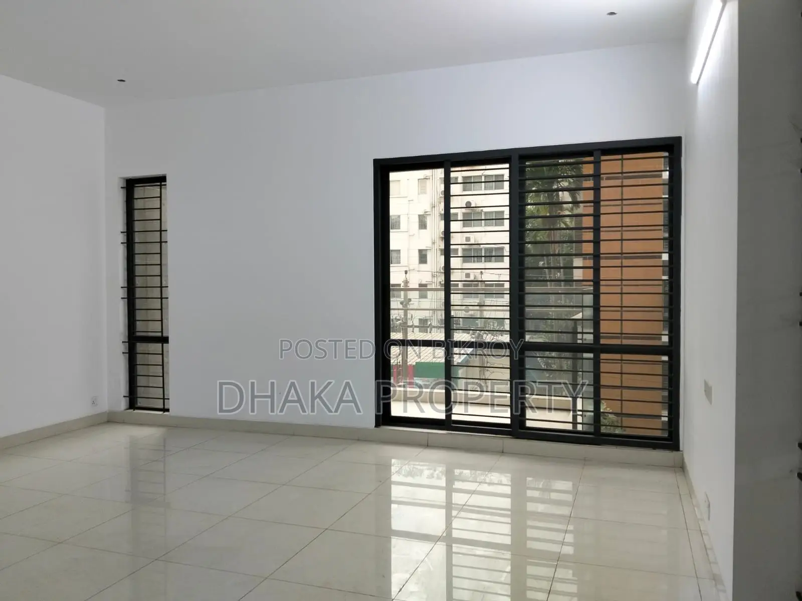 4000 SqFt. 4 Bedroom Brand New Single unit Apartment Rent at Baridhara Diplomatic Zone.