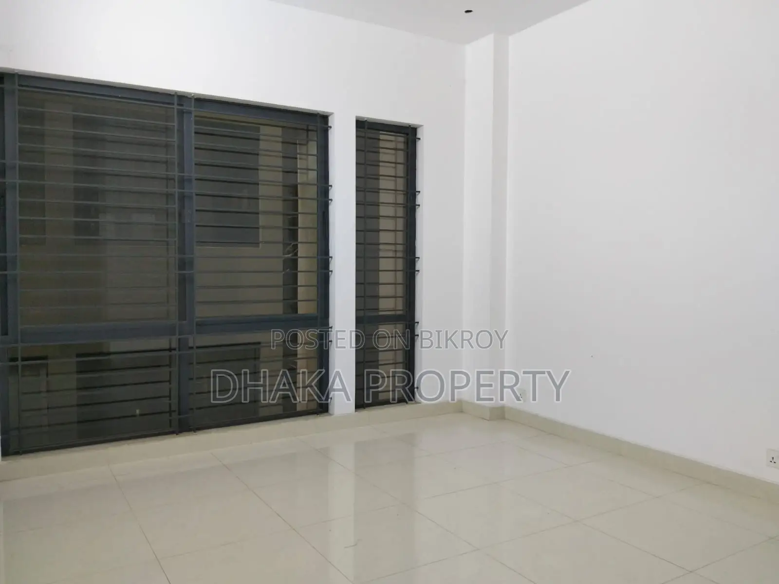 4000 SqFt. 4 Bedroom Brand New Single unit Apartment Rent at Baridhara Diplomatic Zone.