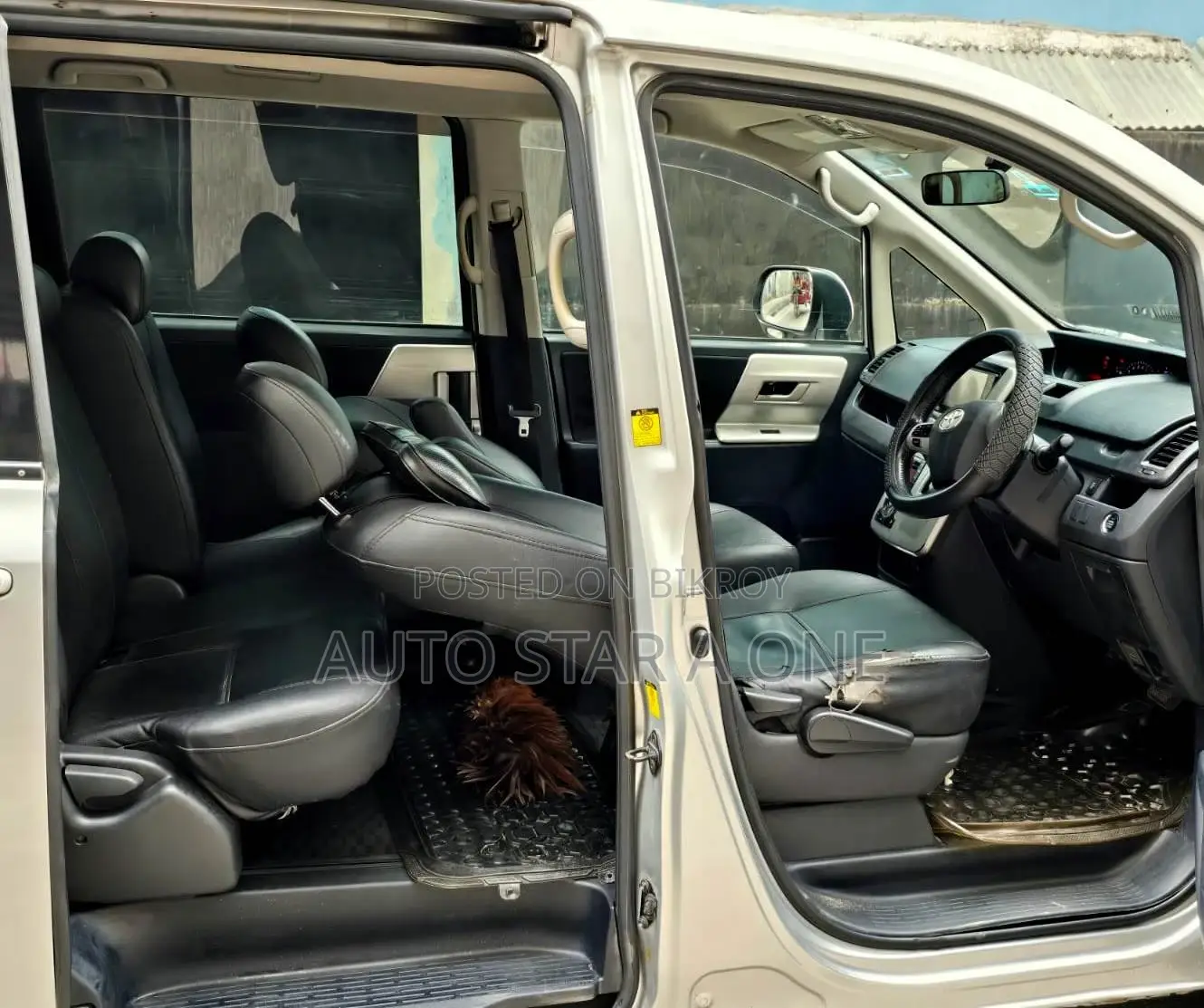 Toyota Noah Si Octane Push 2010