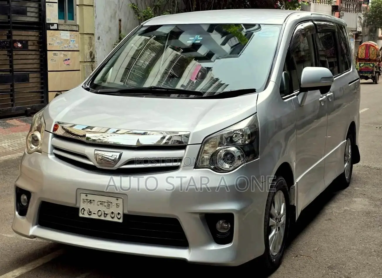 Toyota Noah Si Octane Push 2010