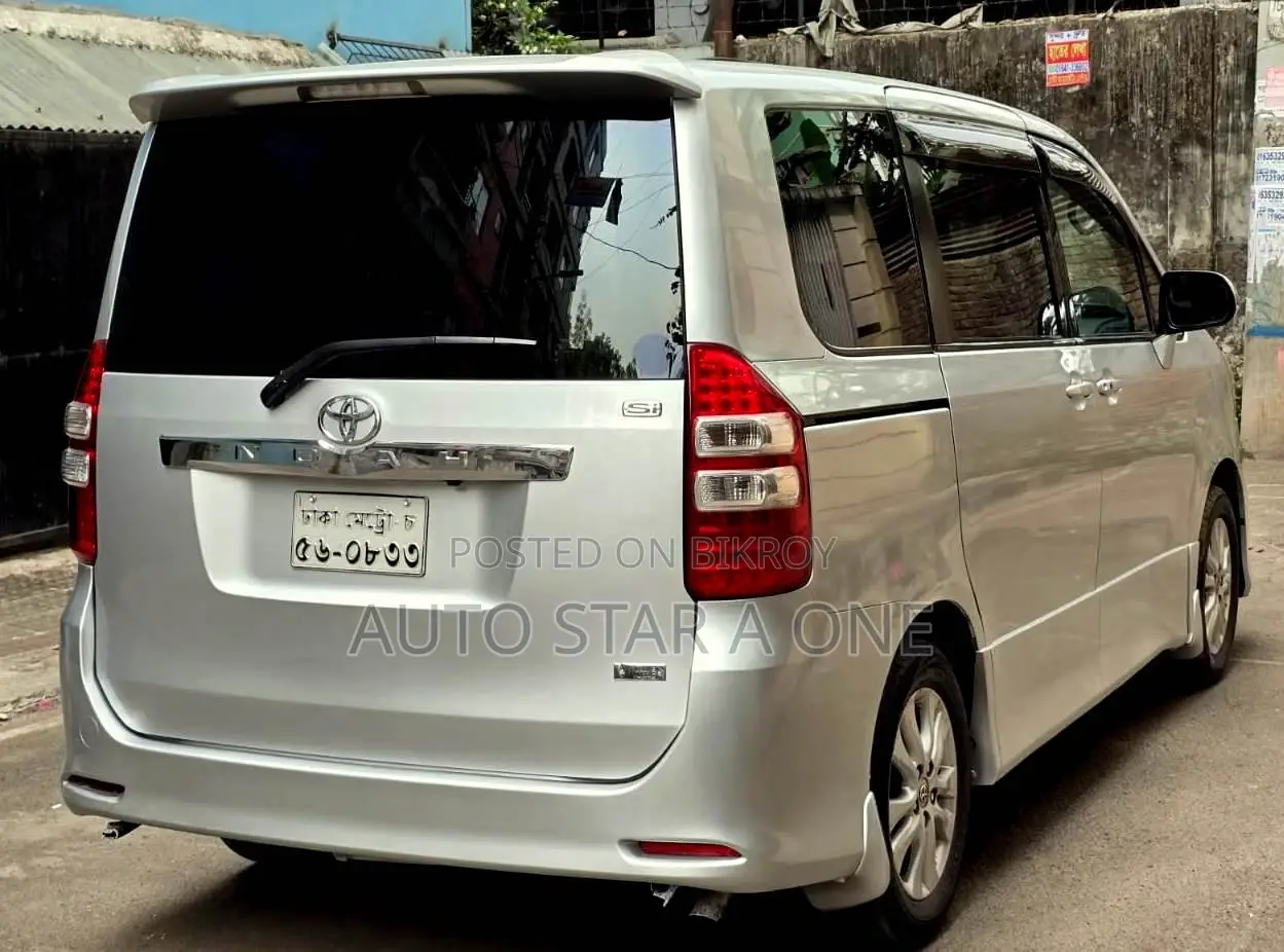 Toyota Noah Si Octane Push 2010