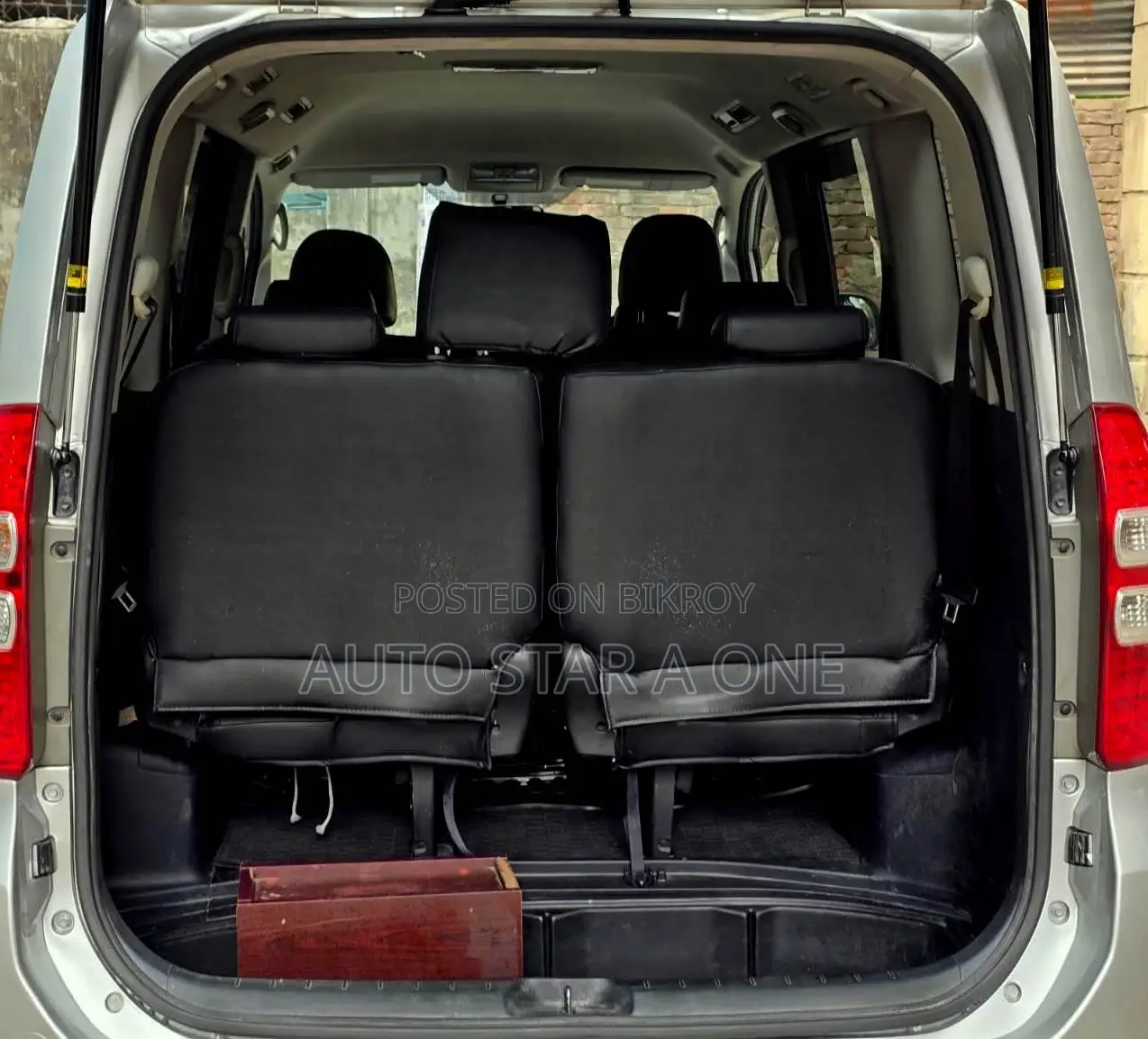 Toyota Noah Si Octane Push 2010