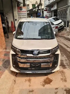 Toyota Noah hybrid sz 2022